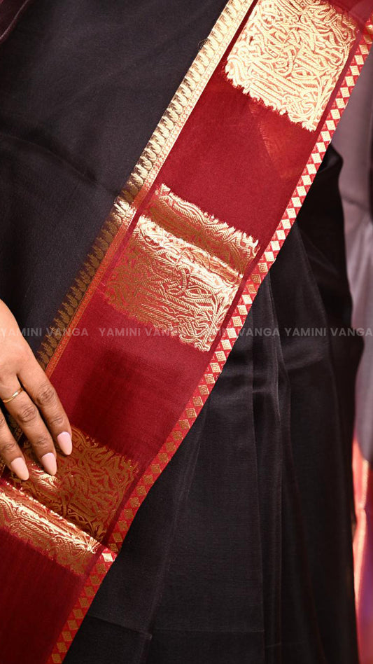 Black & Red Border Traditional Handloom Saree