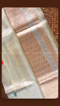 Floral Elegance Handwoven Saree