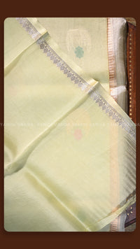 Floral Elegance Handwoven Saree